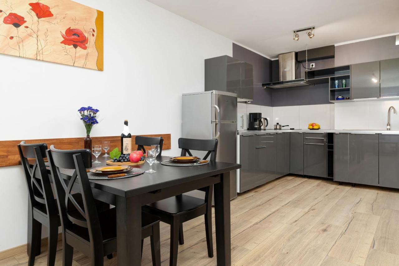 Apartamenty Wisniowy Sad By Noclegi Renters 코워브제크 외부 사진
