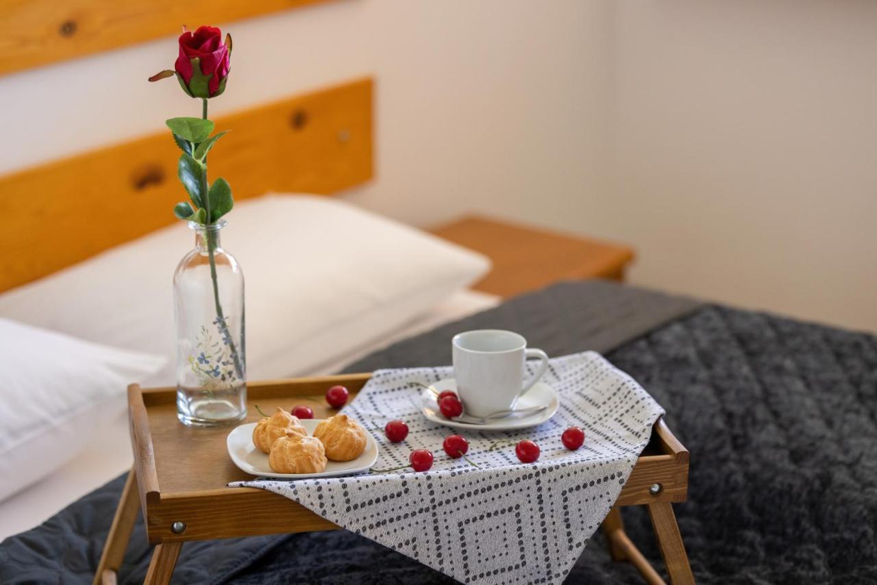 Apartamenty Wisniowy Sad By Noclegi Renters 코워브제크 외부 사진